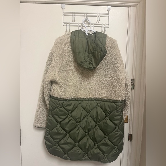 Old Navy- Army Green -Light Fall Poncho - Size Large - Picture 3 of 3